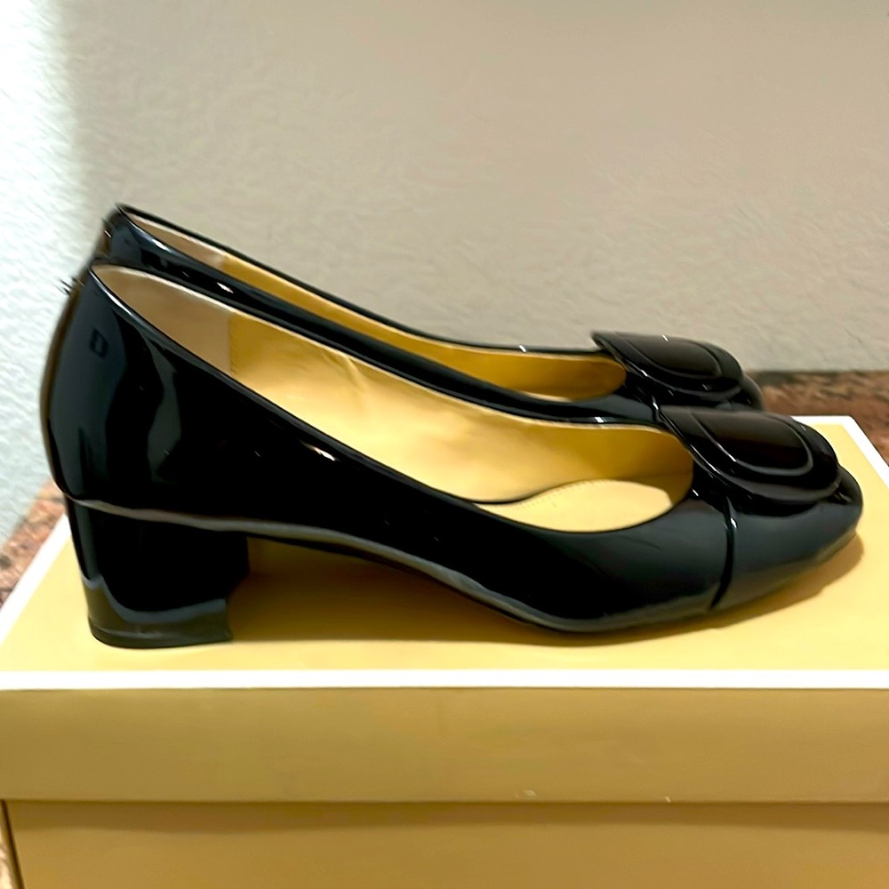 Michael by Michael Kors black Patent Pauline mid pump size 7 1/2